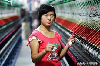 实拍打工妹的真实生活：辛苦加班，住所凌乱！