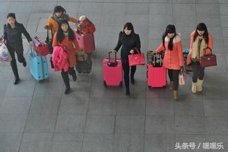 实拍打工妹的真实生活：辛苦加班，住所凌乱！