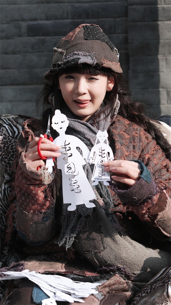 无心法师岳绮罗卖萌组照原图及壁纸