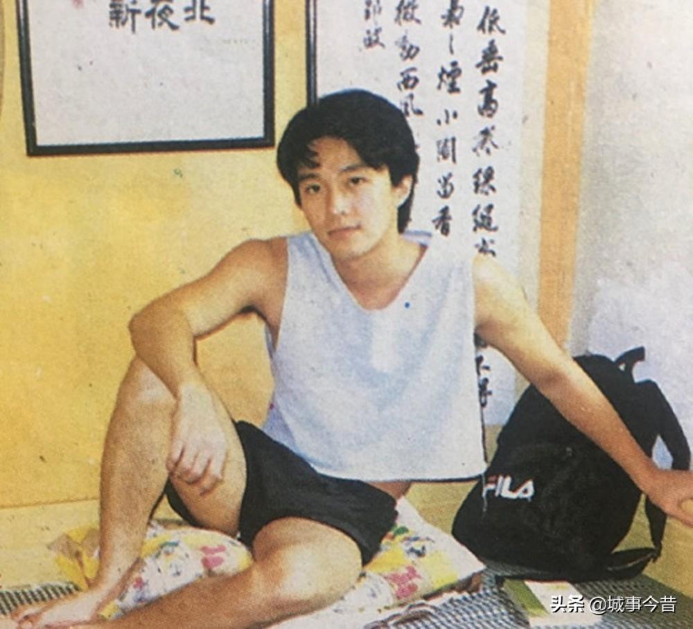 成名之前的周星驰搞怪老照片，这是我见的最年轻的星爷