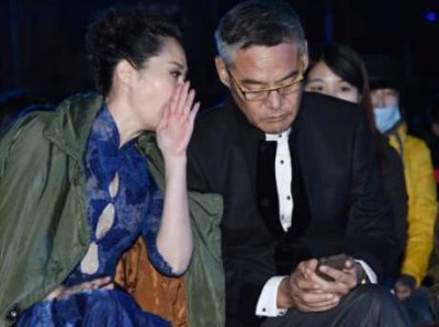 ​国家一级演员62岁魏子近照，与前妻离婚净身出户，如今儿子成演员