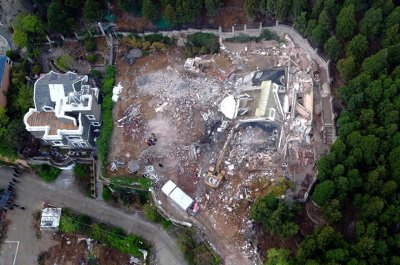 ​济南违建超豪华别墅“大白宫”被拆，占地约三亩，住了20多年