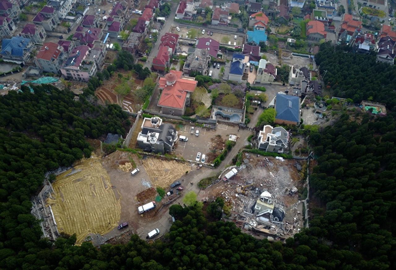 济南违建超豪华别墅“大白宫”被拆，占地约三亩，住了20多年