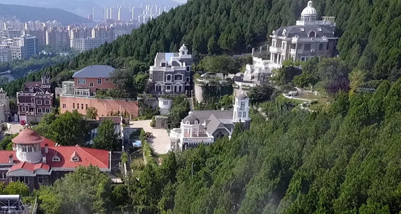 济南违建超豪华别墅“大白宫”被拆，占地约三亩，住了20多年