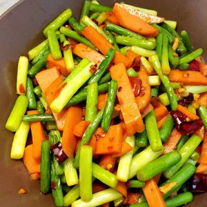 ​蒜苔炒火腿怎么炒？蒜苔炒火腿的做法