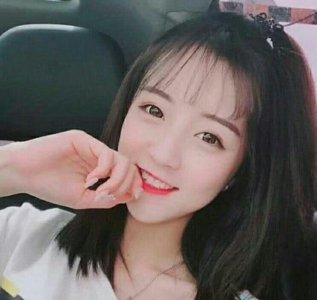 ​抖音小甜甜爆红，网友扒出生活照，直呼与采访视频相差太大！
