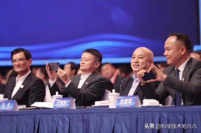 ​马云用什么手机？机器采用4GB运行内存，后置三摄镜头