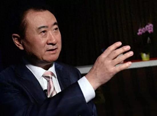 王健林从首富到“首负”只因一个决策失误，到底是经历了什么？