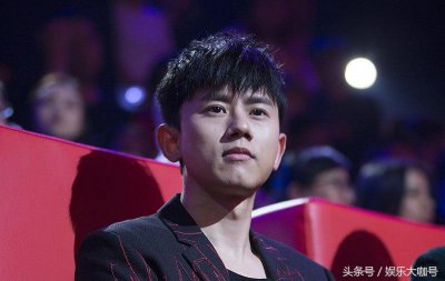 ​中国新歌声张杰子子对唱 甘当绿叶帮唱学员