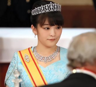 ​秋筱宫更新全家福，庆祝文仁亲王57岁生日，真子夫妇被踢出局