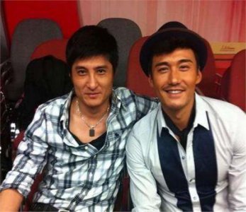 ​惊人！他们竟是亲兄弟：有的三人三姓，有的同样歌坛称霸