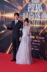 ​40岁金莎男友曝光，照片流出！全网震怒：“怎么是他？”