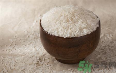 米饭变红还能吃吗?米饭变馊是什么变化?