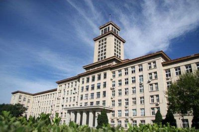 ​该985曾是西南联合大学的“三巨头”之一，曾辉煌今却显落寞