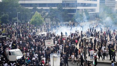 ​法国代价巨大的抗议行动，比乌克兰更像战场，最终会如何收场