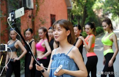 ​一位主播跳槽引出巨额索赔，网络直播帅哥靓女遭遇“挖人战”