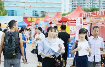 ​156家单位提供3850多个岗位 柳市秋季招聘会寻发展聚人才