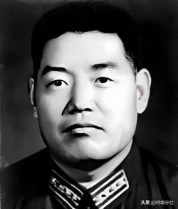 ​他当了四年空军司令，按照副兵团职离休，曾被突击提拔，起落太快
