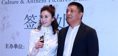 ​两次流产至今无子，富商老公却把她宠成公主，如今47岁仍美到发光
