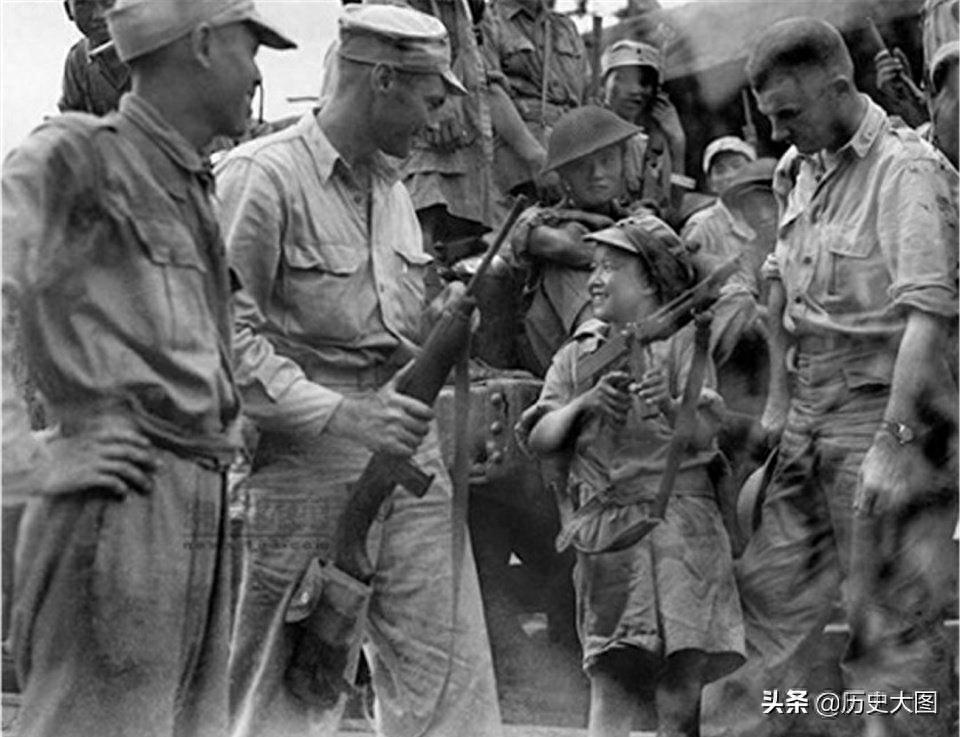 抗战中兵娃娃的老照片，年龄还不到10岁，骨子里的志气宏大