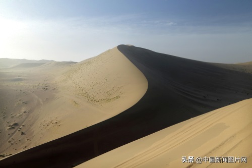 甘肃敦煌：鸣沙山月牙泉