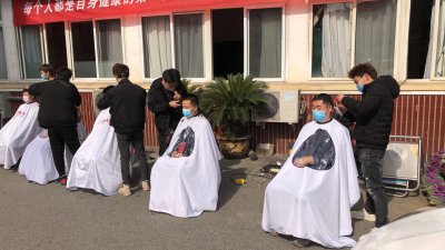 ​“水晶之恋”美发团队 服务一线防疫工作者