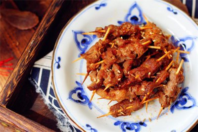 ​喜欢吃鸡肉的朋友要注意了，学会这样做牙签肉，酥香可口超美味