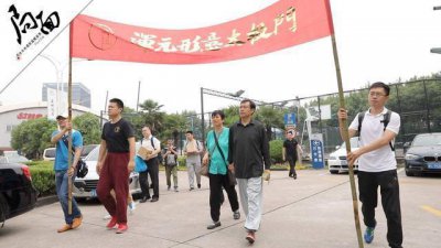 ​太极大师马宝国，花拳绣腿被几拳打晕，武术真的不是和实战吗？
