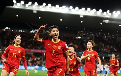 ​逆风翻盘！中国女足点球斩获世界杯首胜！