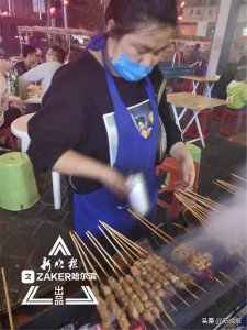 ​魔性的“来了老弟”让90后腰子姐登央视上王牌！火后没膨胀，初五就出摊