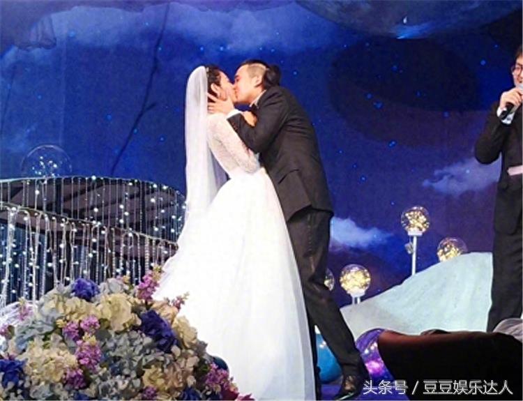 周放结婚了，嫁给了幼儿园隔壁班的那个男孩了