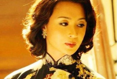 ​51岁金星近照，这还是女人吗？网友：后悔当初的决定吗？