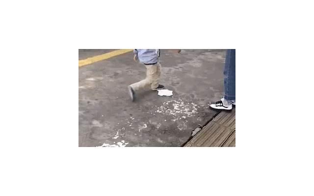 和女生聊天一直问问题被讨厌了，怎么办？