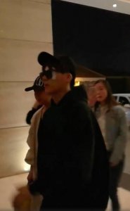 ​李易峰眼睛怎么了？还蒙着纱布！盘点那些为拍电影受伤的明星！