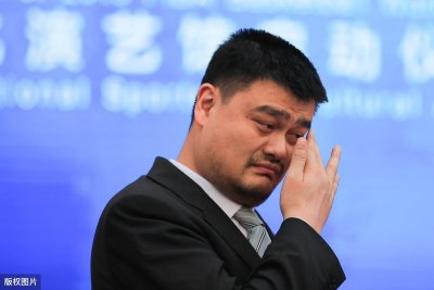 ​姚明巅峰因伤退役，罪魁祸首是他