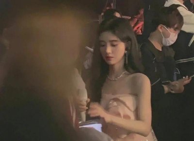 ​怎么样才能让女生离不开你呢？方法很简单