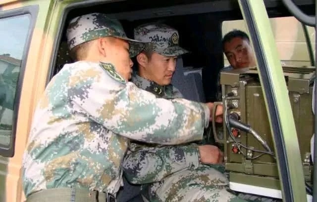 吴京是退役军人吗 在特种部队服役打破部队什么记录