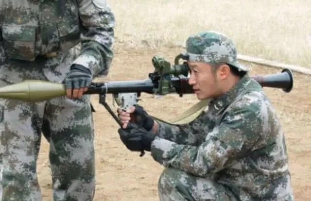 吴京是退役军人吗 在特种部队服役打破部队什么记录