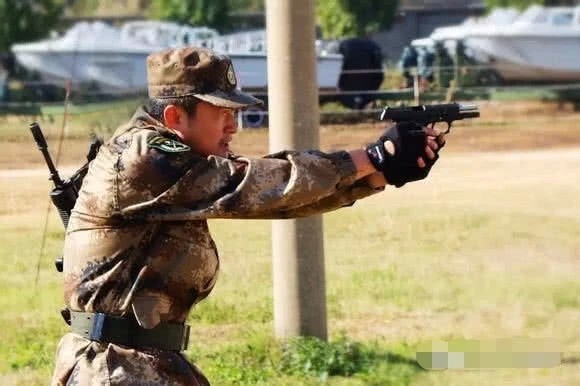 吴京是退役军人吗 在特种部队服役打破部队什么记录