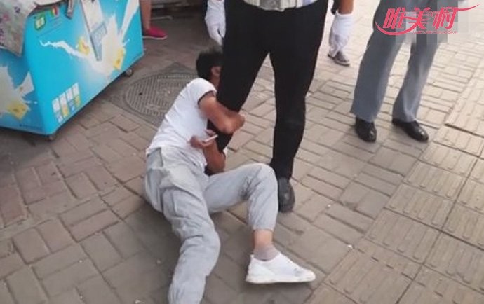 闯红灯讹交警