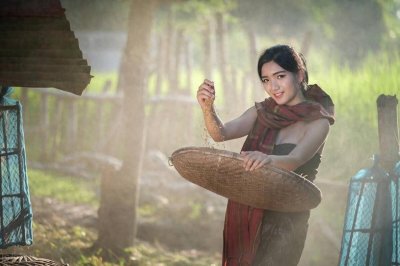 ​一个农村35岁留守妇女与村长老吕发生了什么