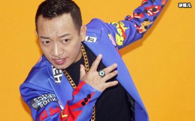 ​萨顶顶闪婚速度非常的快，仅仅认识两个小时就去民政局领证了！