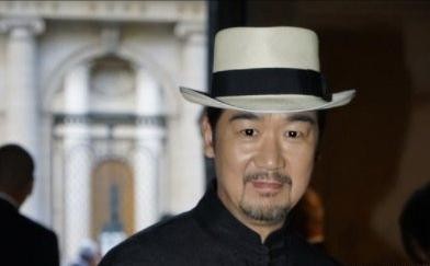 张默的母亲是谁（张默的亲妈离婚31年后仍未婚）