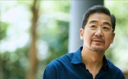 张默的母亲是谁（张默的亲妈离婚31年后仍未婚）