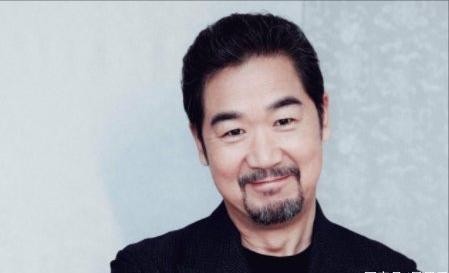 张默的母亲是谁（张默的亲妈离婚31年后仍未婚）