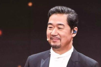 张默的母亲是谁（张默的亲妈离婚31年后仍未婚）