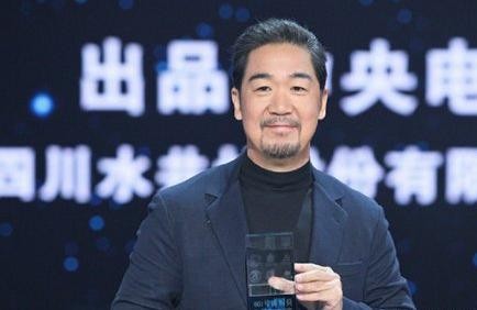 张默的母亲是谁（张默的亲妈离婚31年后仍未婚）