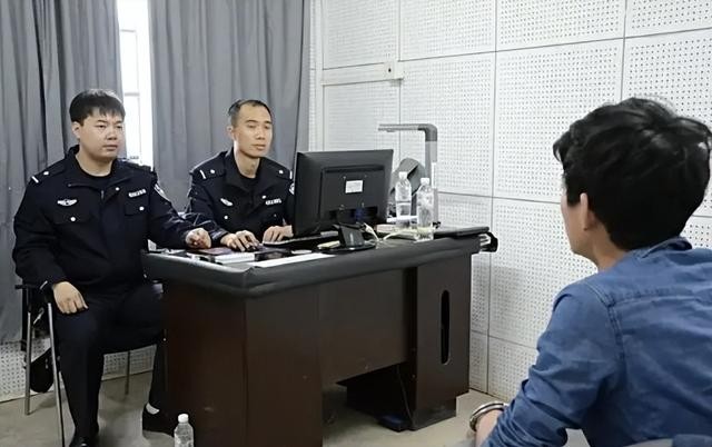 朱丹的老公是谁（朱丹晒老公周一围带娃照）