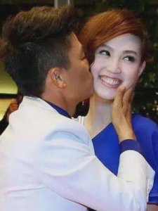 ​王宝强与女友冯青的幸福爱情：低调生活彰显真诚与默契