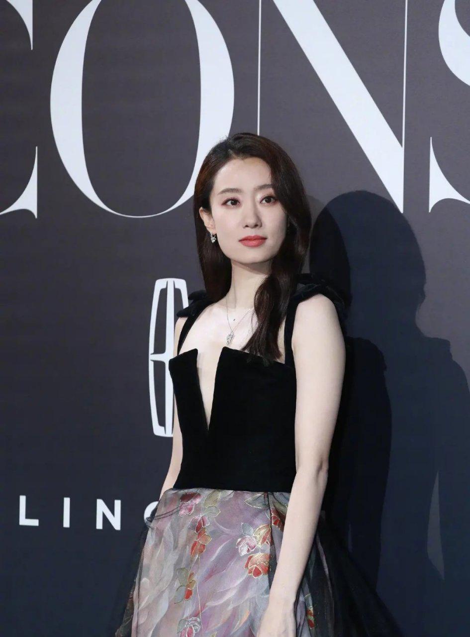 张小斐个人资料简介及小品（曾火爆全网的张小斐，为何如今没有了消息？）